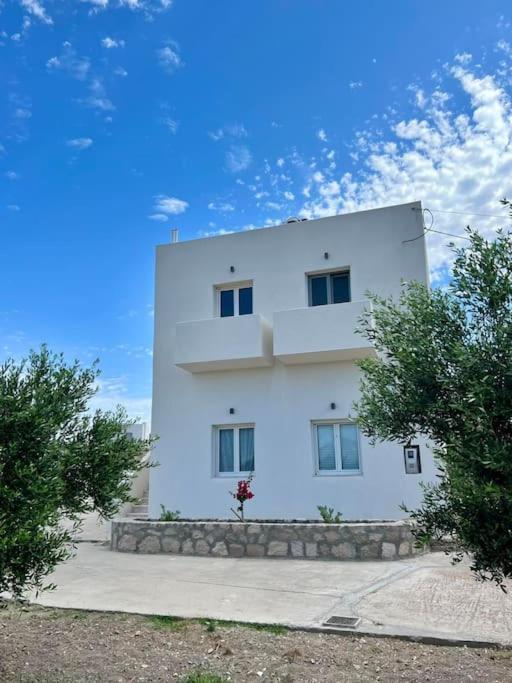 Theasis Apartments Adamantas  Esterno foto