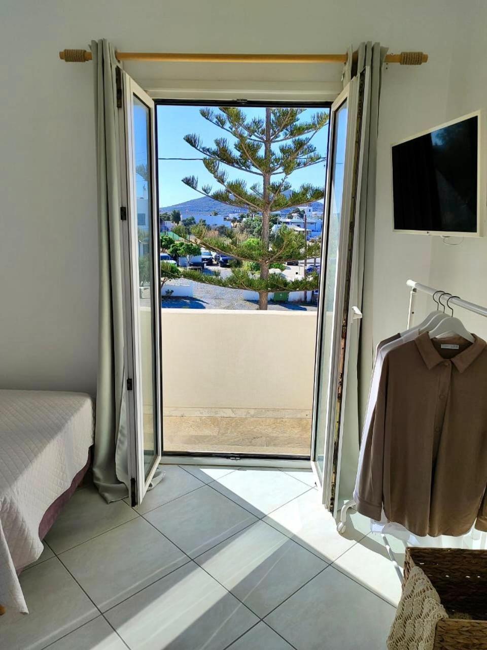 Theasis Apartments Adamantas  Esterno foto